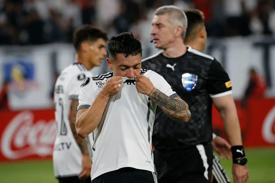 Valdivia aplaude a Zavala. | Foto: Photosport