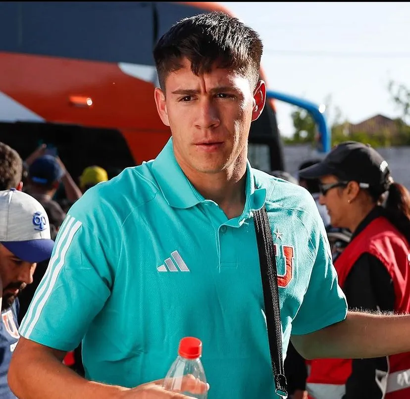 Oroná llegando al estadio en San Fernando (Prensa UCH)