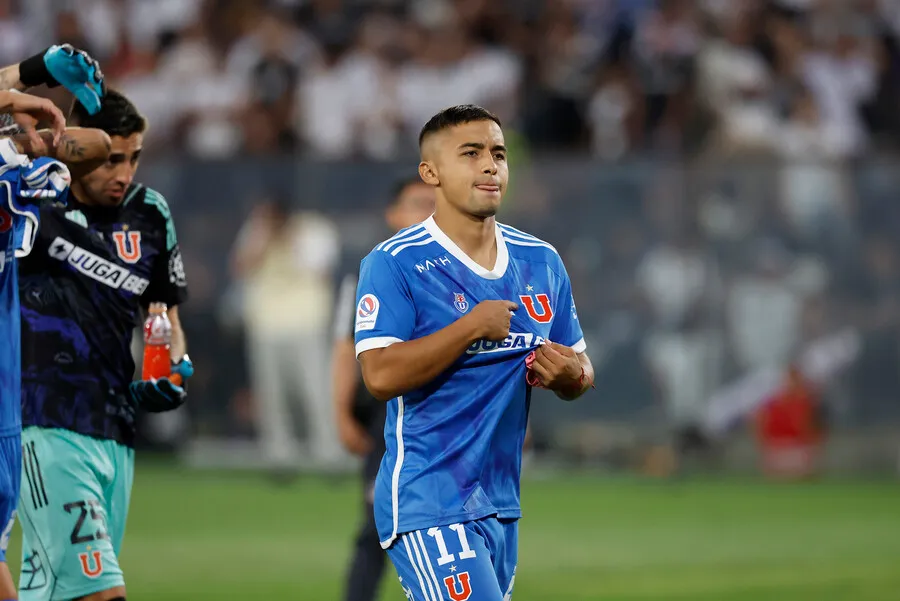Pese a no jugar, Guerra salió feliz de la cancha de Macul (Photosport)