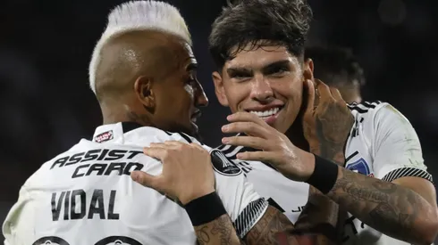 Carlos Palacios le ganó el lanzamiento penal a Arturo Vidal. (Foto: Javier Salvo/Photosport)