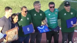 Ambos clubes se dieron regalos en la antesala del encuentro.