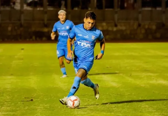 Enzo Riquelme tuvo su debut profesional este 2024 en San Marcos de Arica por la Primera B. (Foto: Instagram)