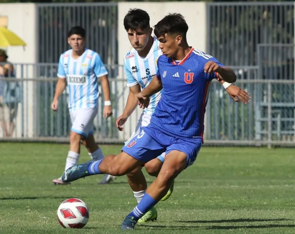 Alfaro luciéndose en el equipo de proyección durante este 2024 (Instagram)