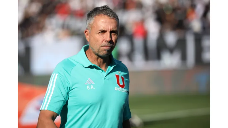 Gustavo Álvarez le dedicó potente arenga al plantel de la U.