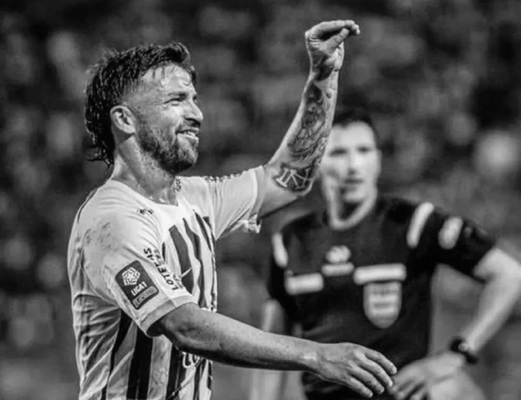 Así fue el gesto de Gabriel Costa a la hinchada de Alianza Lima. (Foto: @comandosvr1986)