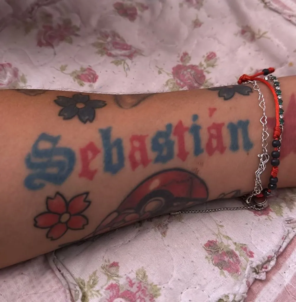 Se tatuó el nombre de su hijo con los colores de la U (Instagram)