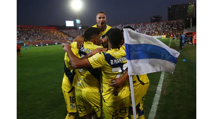 Everton sorprende a Universidad Católica en Santa Laura.