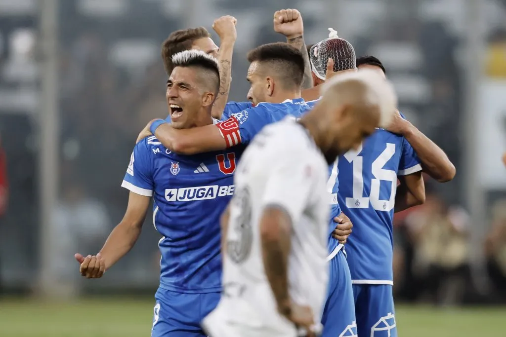 Juan Cristóbal Guarello advierte que Universidad de Chile sacó ventaja en la cima.