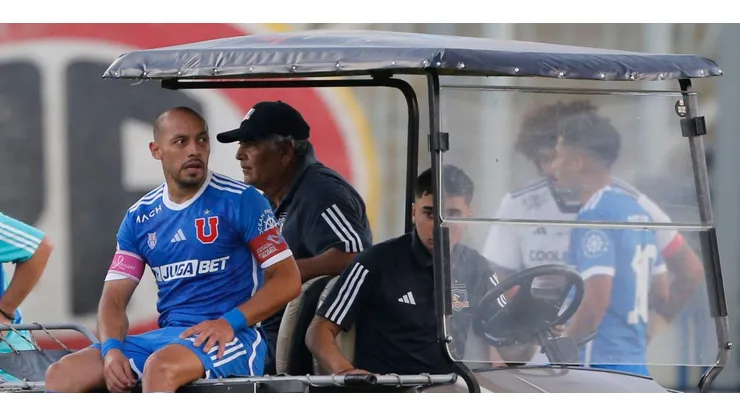Díaz se retiró en camilla del partido ante Colo Colo.