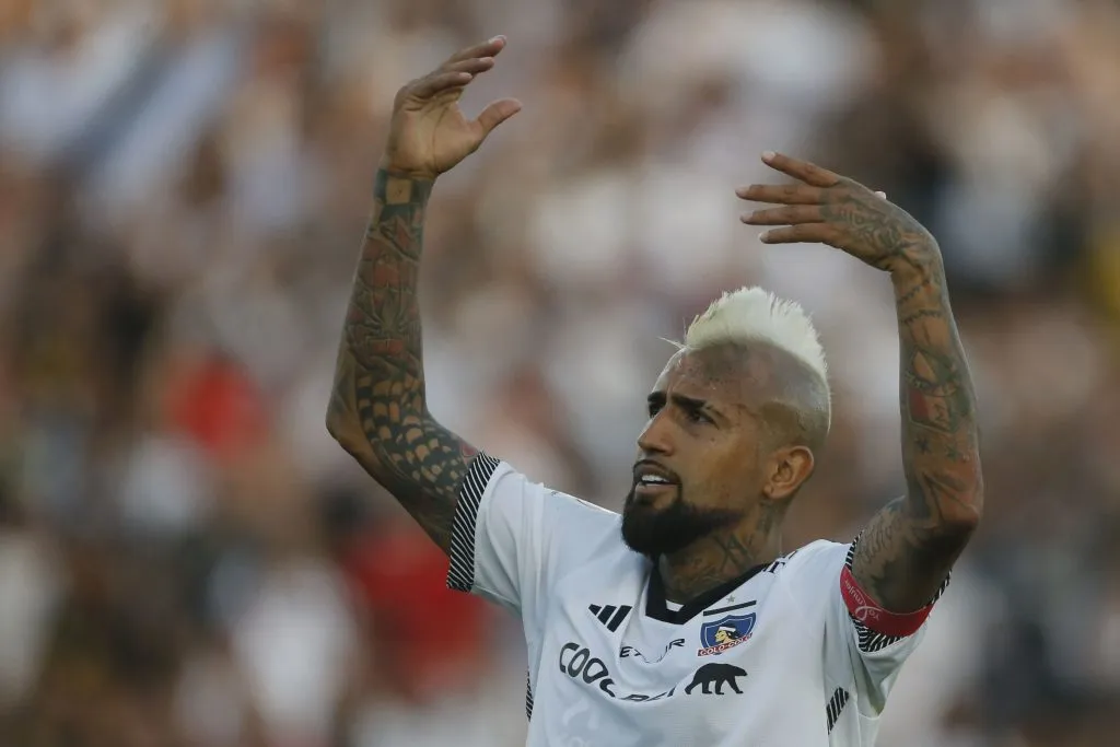 Vidal fue apuntado por los hinchas albos por su bajo rendimiento | FOTO: Dragomir Yankovic/Photosport