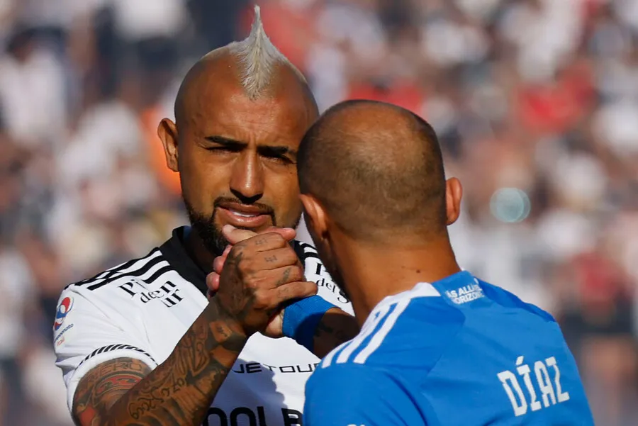 Vidal y Díaz le dieron vida al Superclásico. | Foto: Photosport
