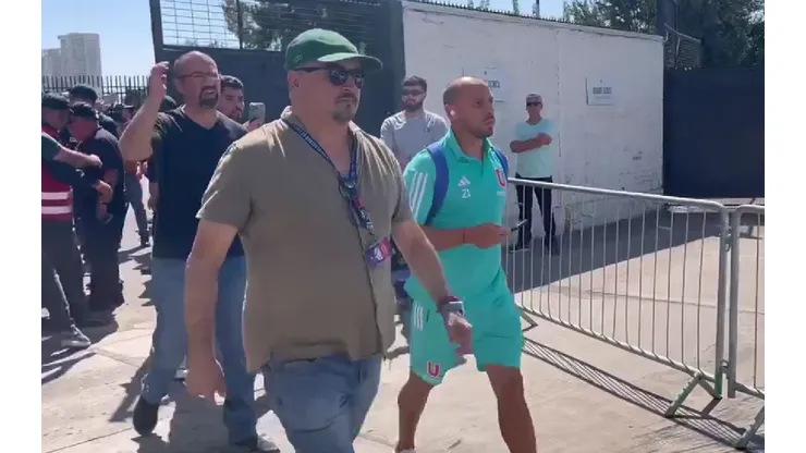 Marcelo Díaz ingresando al Estadio Monumental.