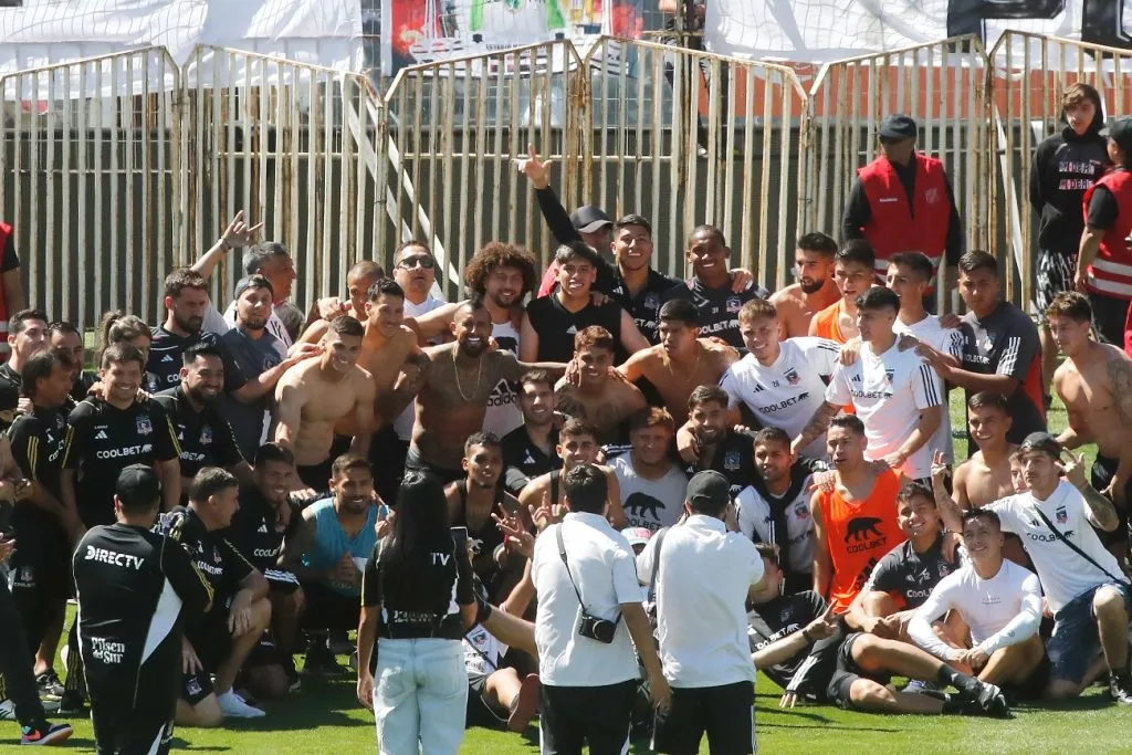 El tradicional arengazo en el Estadio Monumental terminó con ocho detenidos. (Foto: Photosport)