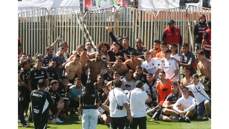 Este viernes Colo Colo tuvo el tradicional arengazo en el Estadio Monumental. (Foto: Photosport)