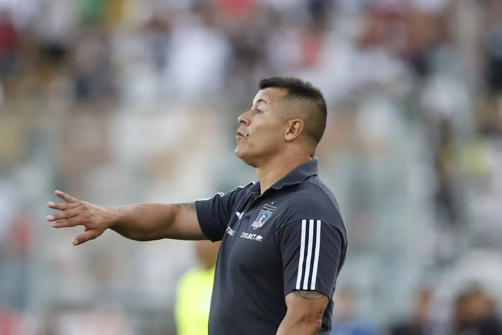 Jorge Almirón descartó un gran conflicto en Colo Colo. (Foto: Pepe Alvújar/Photosport)