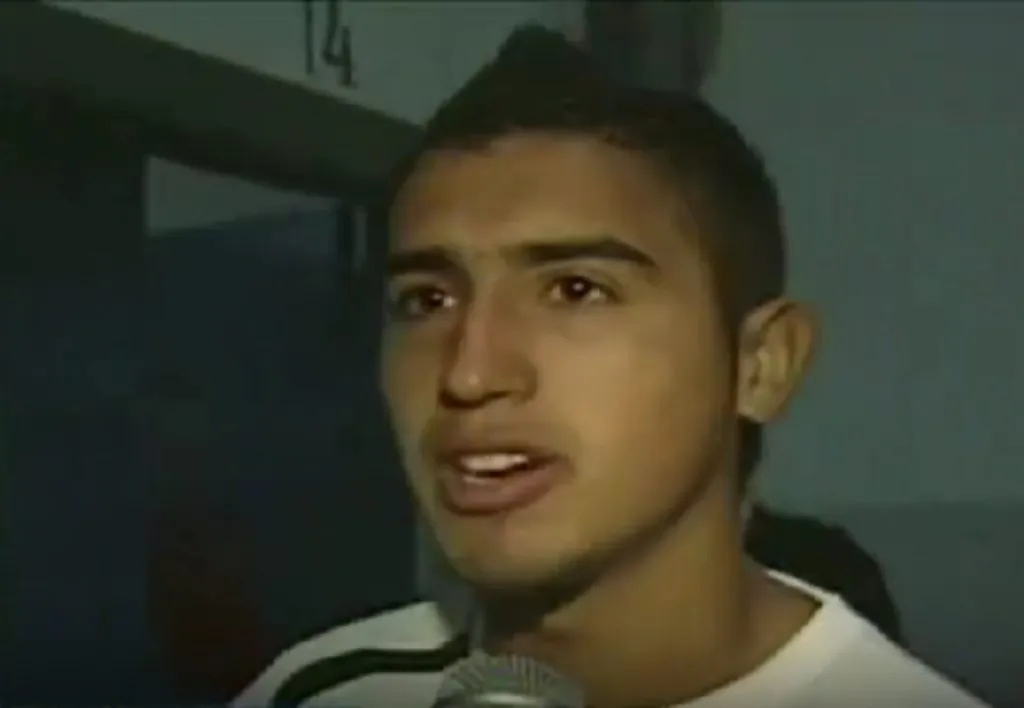Arturo Vidal dando declaraciones tras el polémico Superclásico del 2007.