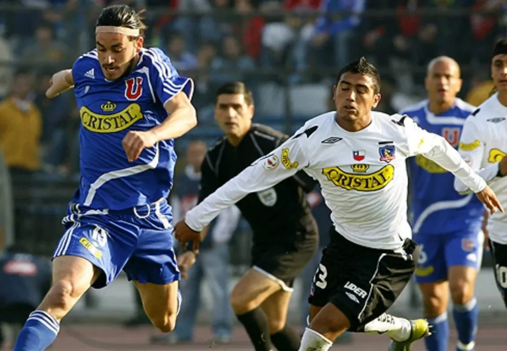 Mauricio Pinilla y Arturo Vidal tuvieron un caliente cruce en el Superclásico del 2007.