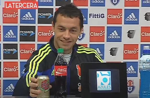 Díaz bromeando con la goleada a Colo Colo (Captura La Tercera TV)