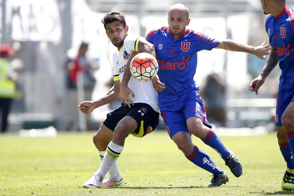 Fernández enfrentando a la U en el Superclásico | FOTO: Andres Pina/Photosport