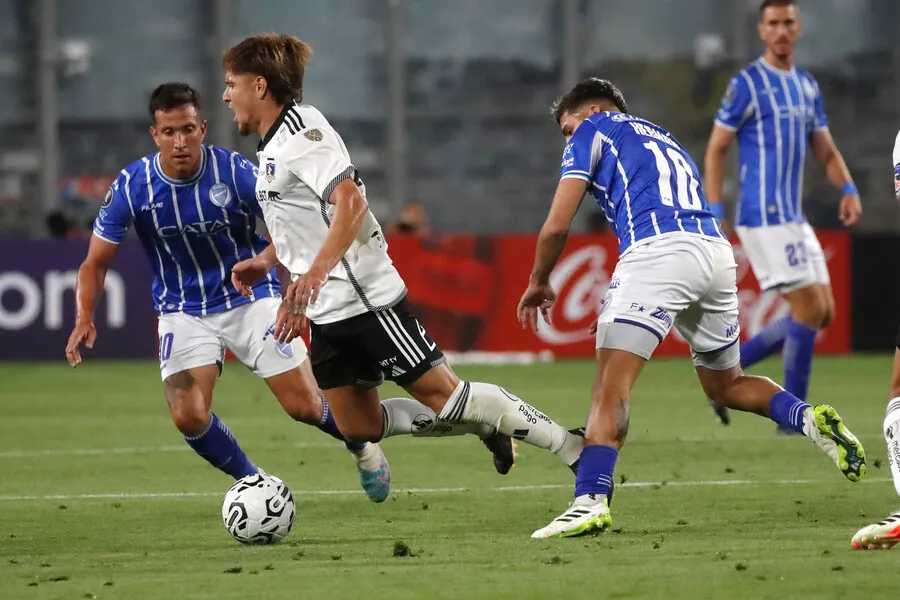 El Colo Gil fue apuntado por los hinchas y el Mortero Aravena. | Foto: Photosport