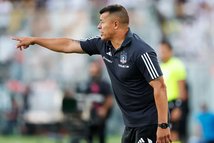 Almirón estaría buscando un lateral derecho para Colo Colo. | Foto: Photosport