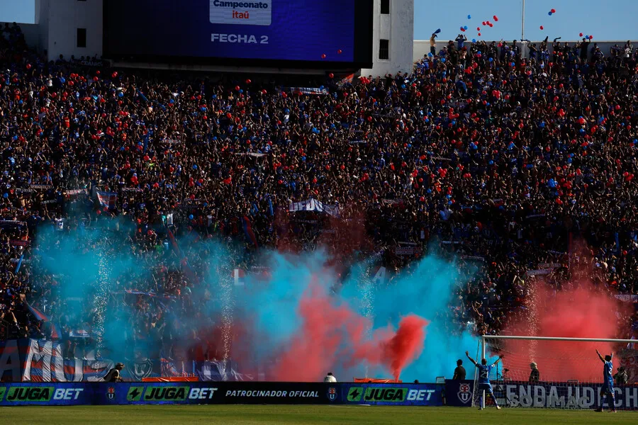 Hoffens espera que por los hinchas, la U pueda derrotar a Colo Colo (Photosport)