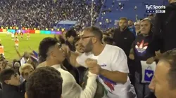 Hijos de Gustavo Quinteros terminaron a los empujones con hinchas de Vélez.