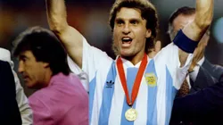 Gabriel Mendoza cruza a Óscar Ruggeri.