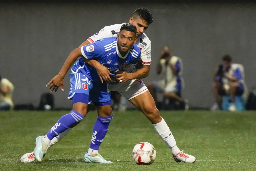 Cristián Palacios llena de flores a Gustavo Álvarez