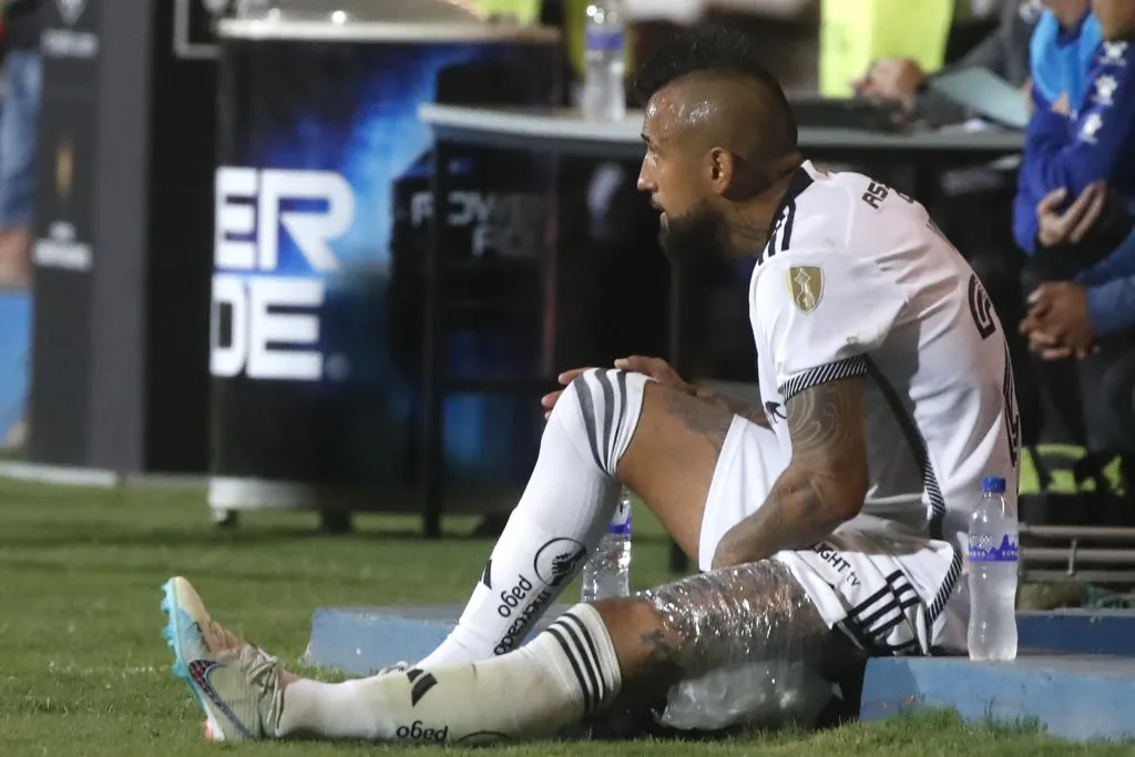 Arturo Vidal se lesionó en el partido de ida entre Colo Colo y Godoy Cruz, por la Fase 2 de Copa Libertadores. (Foto: Jonnathan Oyarzún/Photosport)