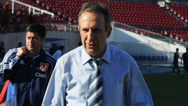 Pelusso alza la voz por los más de 20 años de la U sin ganar en Macul