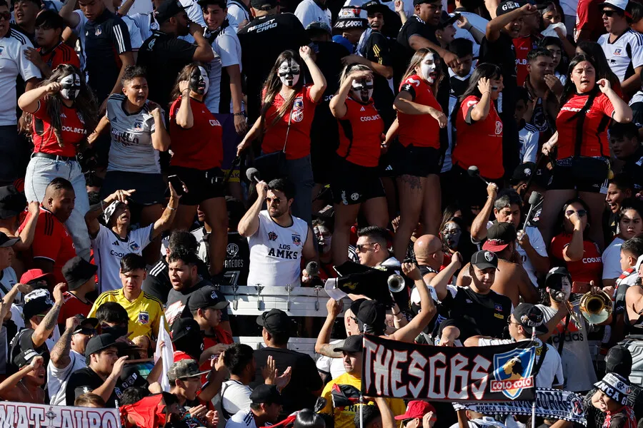 Autoridades que prometieron que vuelva la familia, siguen alejándola. | Foto: Photosport