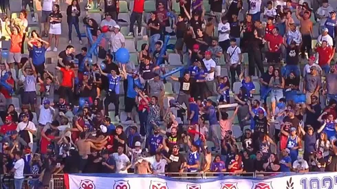 Los hinchas azules se hicieron sentir en el estadio Luis Valenzuela Hermosilla.