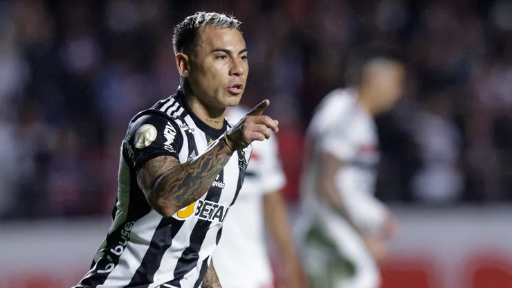 Eduardo Vargas cambiaría de equipo en el fútbol brasileño.