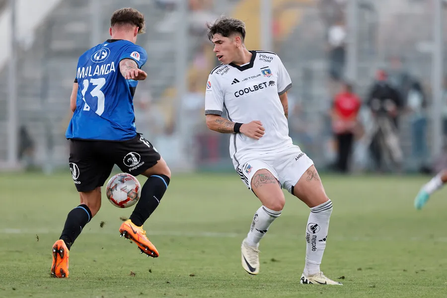 Palacios criticó la cancha del Estadio Monumental. | Foto: Photosport