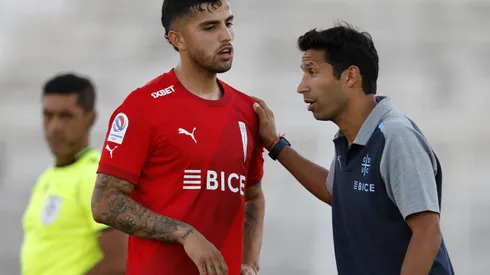 Jorge Aravena reconoce el trabajo de Nicolás Núñez