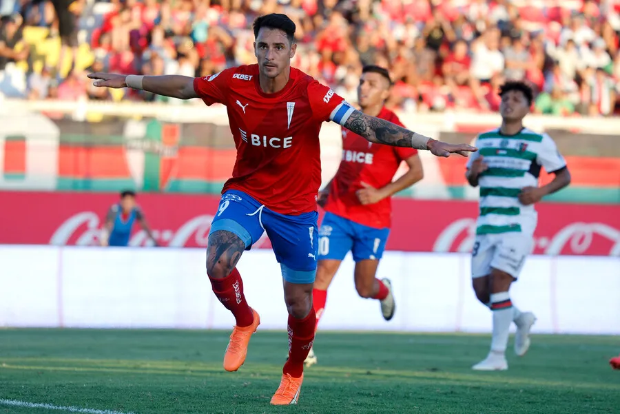 Zampedri anotó un nuevo gol en la UC | Foto: Photosport