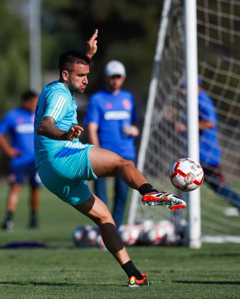 Zaldivia entrenó con el plantel estelar de la U y será titular ante Copiapó (Foto: U. de Chile)
