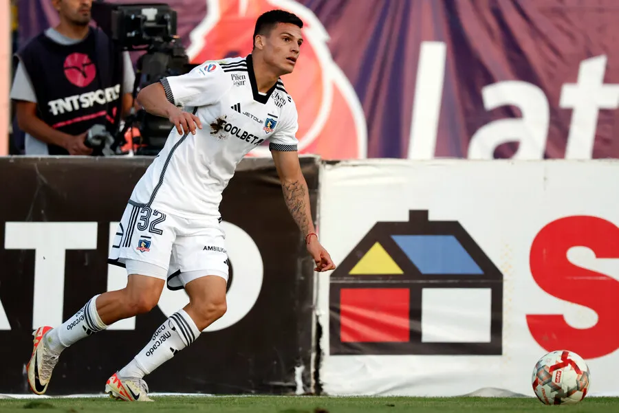 Caamaño encaró a Almirón por la presencia de Cepeda. | Foto: Photosport