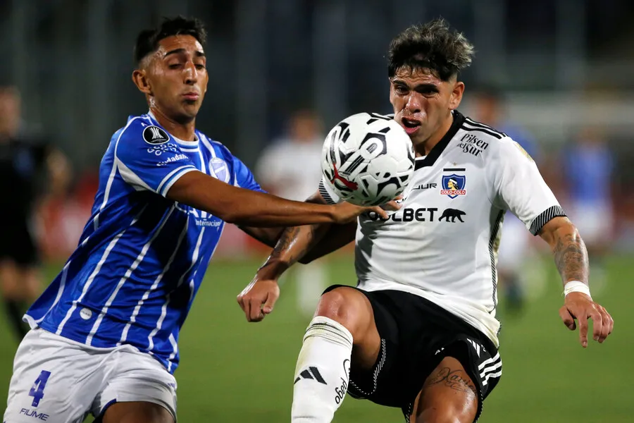 Pollo Véliz cargó contra Carlos Palacios. | Foto: Photosport