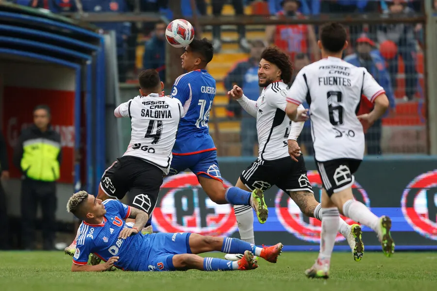 Colo Colo y Universidad de Chile se verán las caras el 10 de marzo. | Foto: Photosport