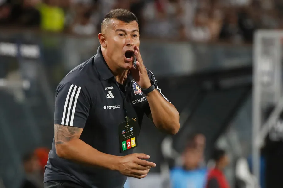 Jorge Valdivia le hace exigencias a Jorge Almirón en Colo Colo. | Foto: Photosport