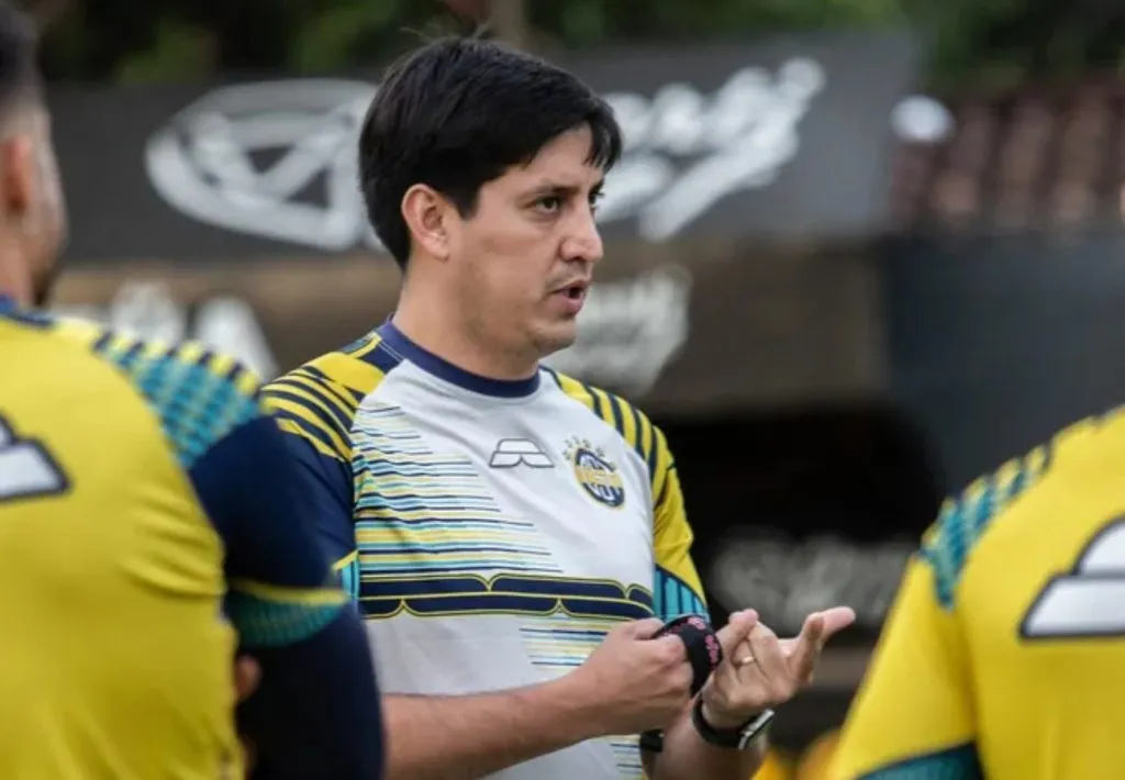 José Arrúa es el entrenador de Sportivo Trinidense.