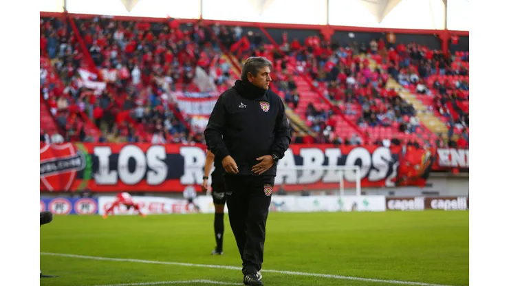 Descartan salida de Emiliano Astorga desde Cobreloa.