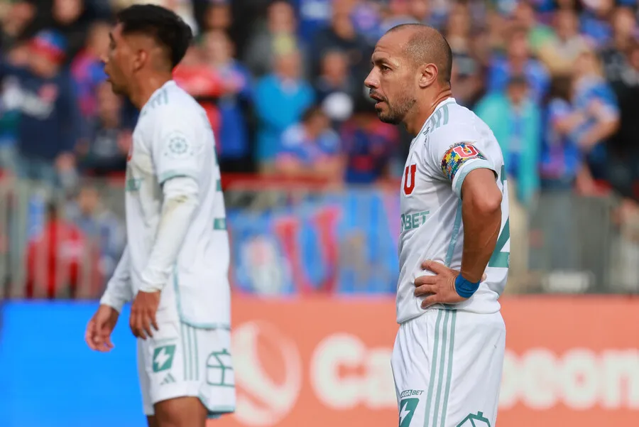 Raúl Toro vs. Marcelo Díaz. | Foto: Photosport