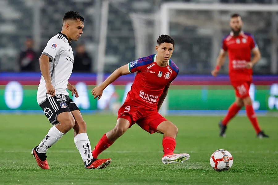 Vicente Pizarro cumplió un buen papel ante La Calera. | Foto: Photosport