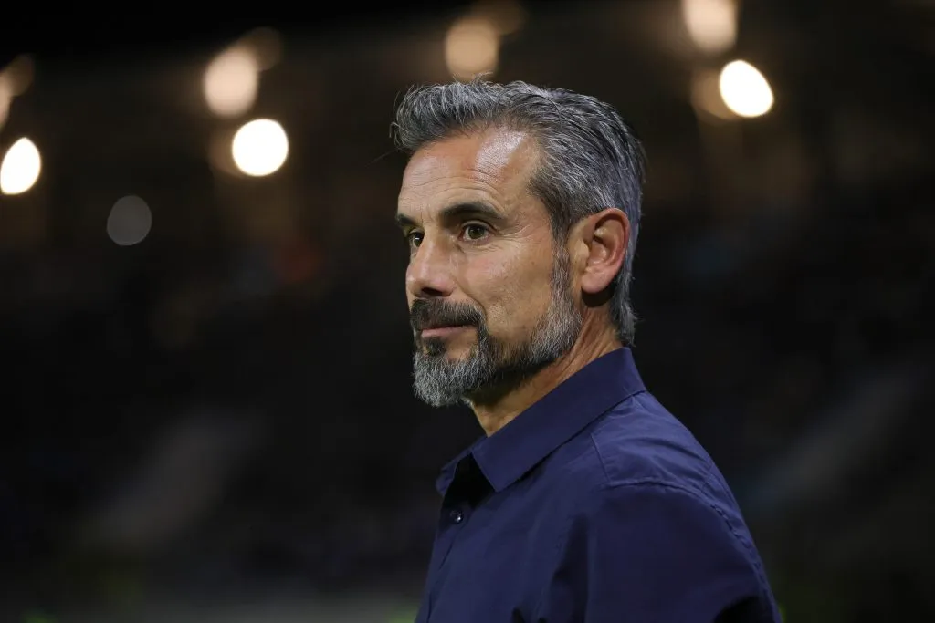 Miguel Ramírez se refiere a la incertidumbre de no saber el recinto donde Deportes Iquique visitará a Universidad de Chile. (Foto: Photosport)