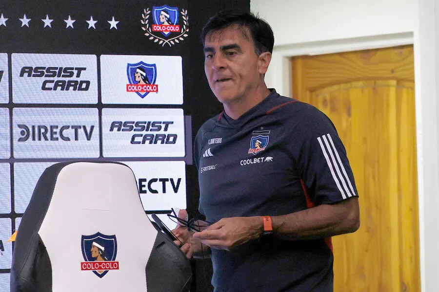 Guarello repasó a Quinteros. | Foto: Photosport