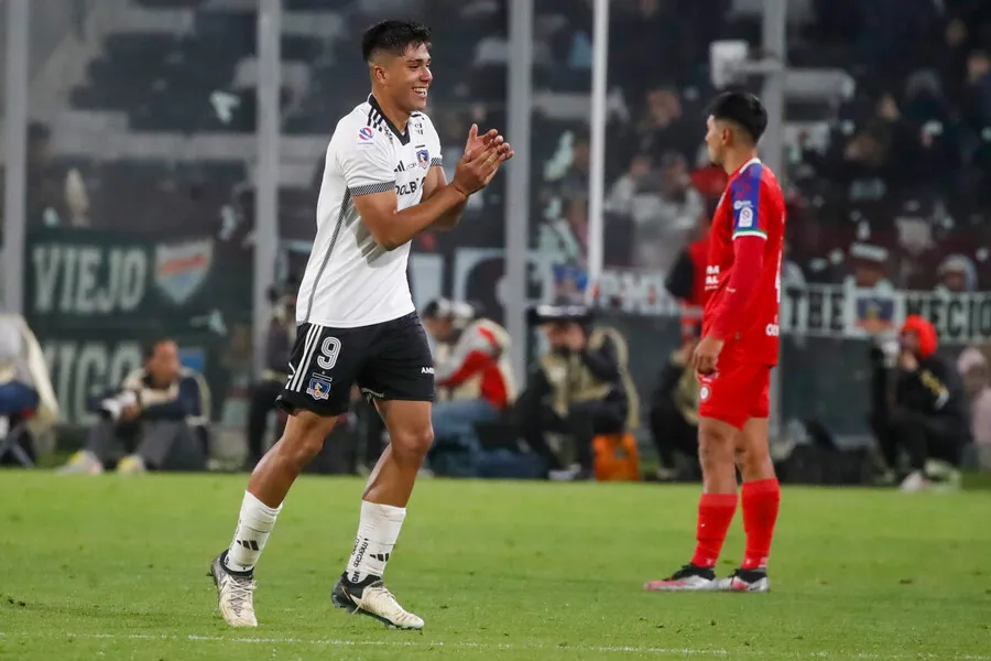 Pizarro respondió con dos goles ante La Calera. | Foto: Photosport
