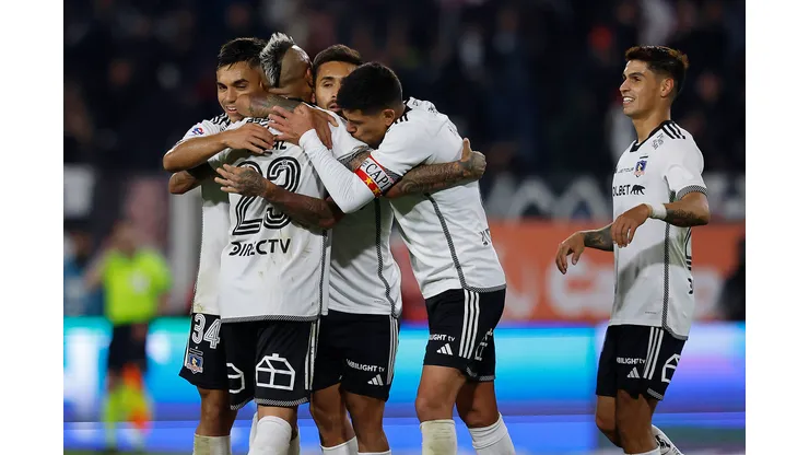 Colo Colo celebra en el estadio Monumental. (Foto: Photosport)